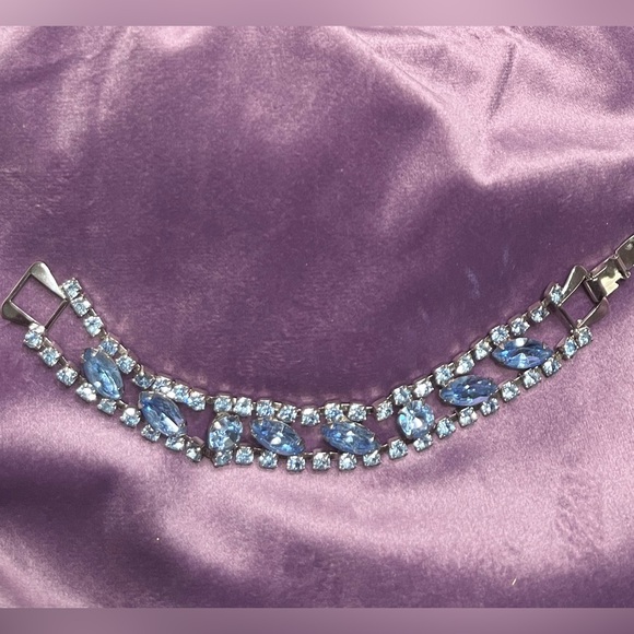 Sky blue rhinestone bracelet & earrings lot - Picture 2 of 4